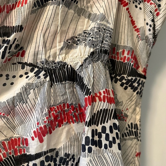 Maxazria Stylish Women's Top with Abstract Design - Picture 5 of 5